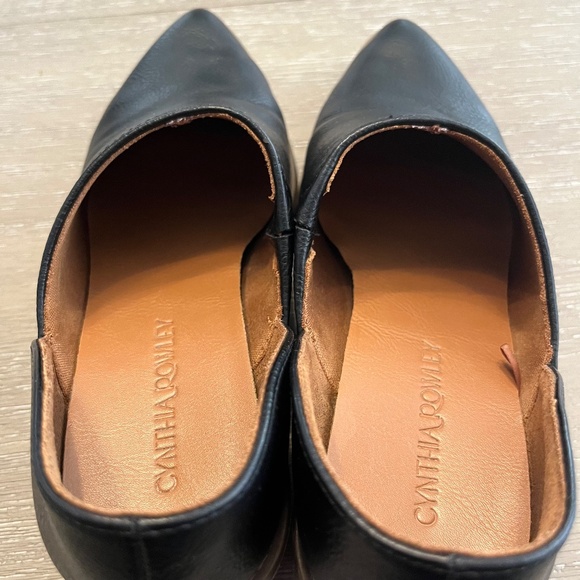 Black Faux Leather Heeled Shoes - Picture 8 of 9